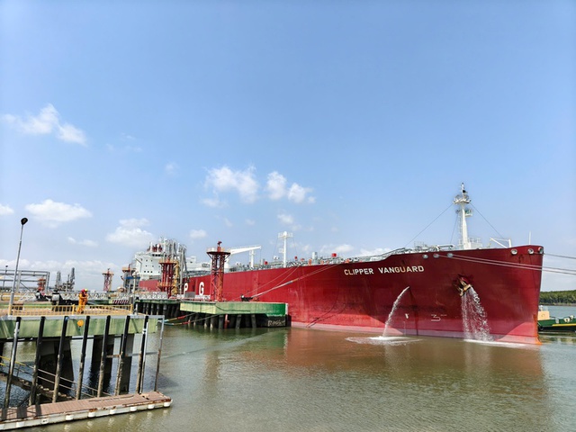 Việt Nam chốt thỏa thuận, 38.000 tấn “vàng lỏng” Australia về tay – Thêm loạt dự án mới được hé mở tại Nga - Ảnh 1.