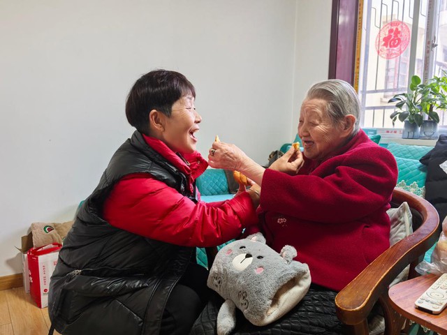 8 năm làm giúp việc cho nhà giàu, tôi nhận ra: Về già chỗ dựa không chỉ là tiền, 5 điều này mới quan trọng - Ảnh 1.