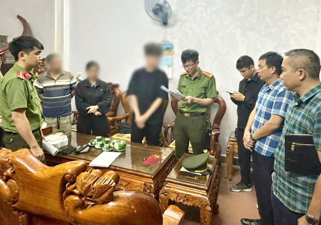 Thanh Hoá: Khám xét khẩn cấp nhà nam sinh lớp 12 cầm đầu đường dây phát tán mã độc toàn cầu - Ảnh 1.