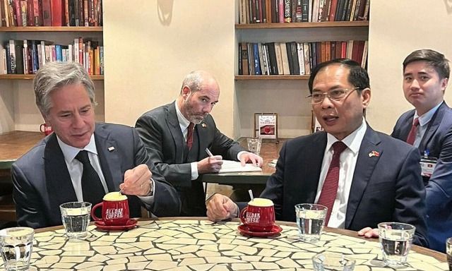 Khách Trung Quốc du lịch phố cổ Hà Nội, ăn 1 món rồi nhận xét: 