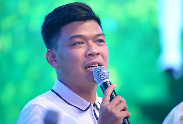 Trung Ruồi: Từ h&agrave;i mạng tới gương mặt v&agrave;ng được VTV chọn, l&agrave;m MC chương tr&igrave;nh quan trọng - Ảnh 6.