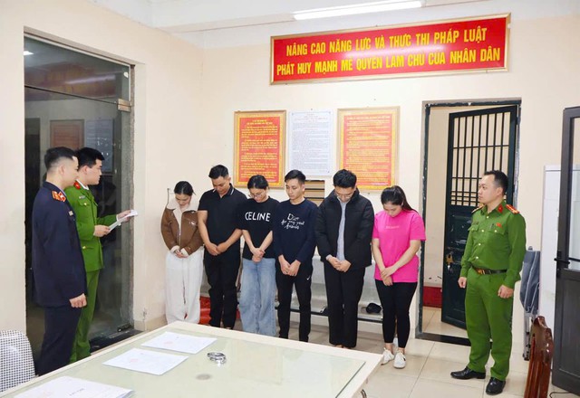 Thi hành lệnh bắt tạm giam nhân viên thẩm mỹ Phạm Thị An sinh năm 2001 - Ảnh 1.