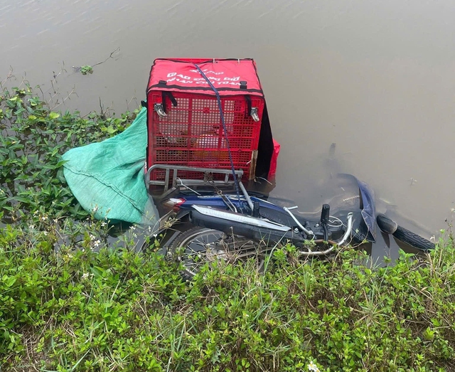 Ph&aacute;t hiện thi thể nam shipper c&ugrave;ng xe m&aacute;y dưới mương ở Ninh B&igrave;nh: Danh t&iacute;nh nạn nh&acirc;n - Ảnh 1.