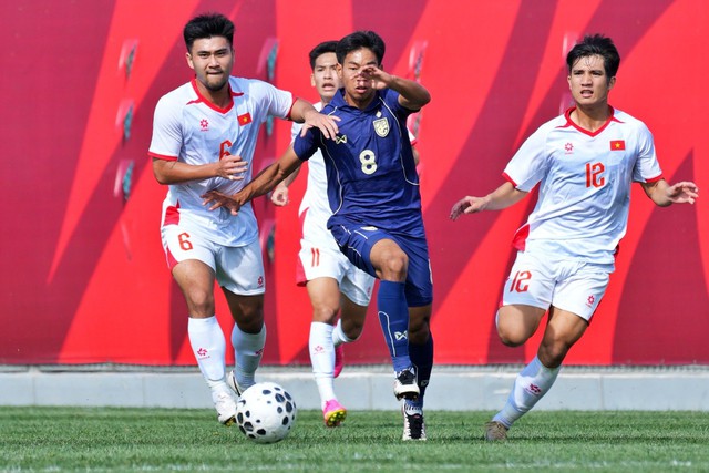 D&ugrave;ng đội h&igrave;nh "chấp 2 tuổi", U23 Việt Nam nhận c&aacute;i kết buồn trước U23 Th&aacute;i Lan - Ảnh 2.