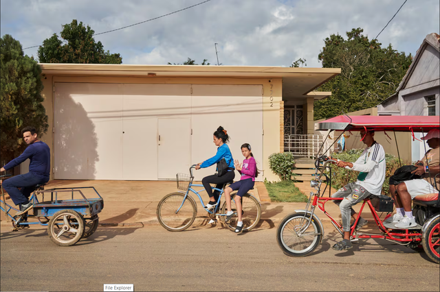 Cạn xăng triền miên, đường phố Cuba như 'xuyên không' khi phương tiện tưởng đã biến mất đồng loạt trở lại - Ảnh 1.