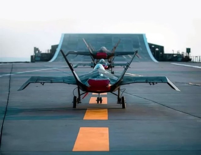 Iran thiệt hại nặng khi tàu sân bay Shahid Bagheri bị đánh chìm trong năm 2026 - Ảnh 5. Iran thiệt hại nặng khi tàu sân bay Shahid Bagheri bị đánh chìm trong năm 2026 - Ảnh 5.