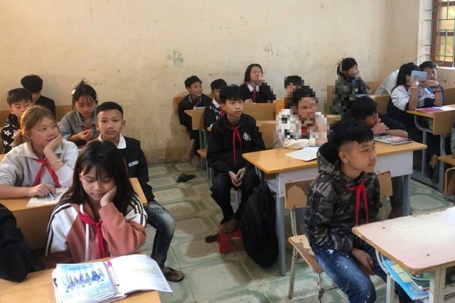 Diễn biến mới nhất vụ 2 nữ sinh lớp 8 bị "bắt" vợ trong đêm ở Nghệ An - Ảnh 1.