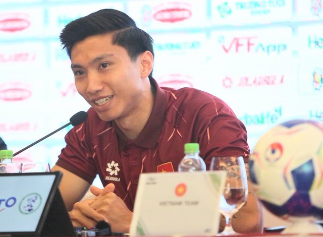 Họp b&aacute;o Việt Nam vs Malaysia: HLV Malaysia tuy&ecirc;n bố muốn thắng Việt Nam, thầy Kim đ&aacute;p lại đầy mạnh mẽ - Ảnh 1.