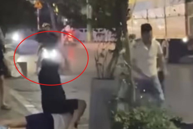 Vụ nam sinh 19 tuổi bị đánh dã man trên phố Hà Nội: Gia đình đối tượng hành hung muốn xin lỗi, thăm hỏi - Ảnh 3.