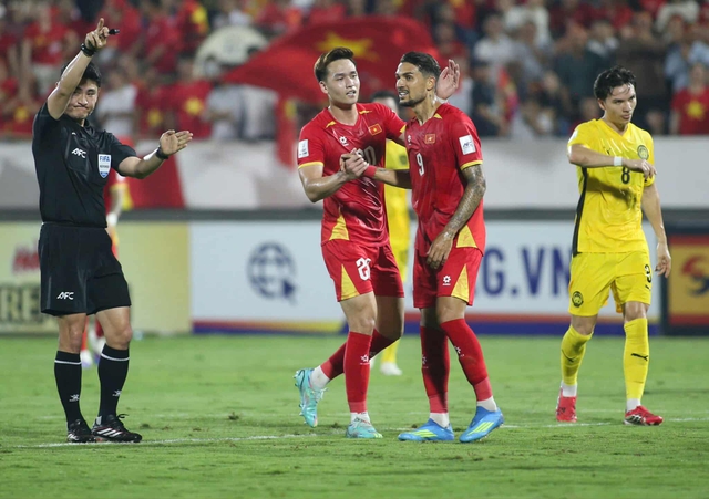 DIỄN BIẾN Việt Nam 3-1 Malaysia: Tuyển Việt Nam bị thổi penalty - Ảnh 4.