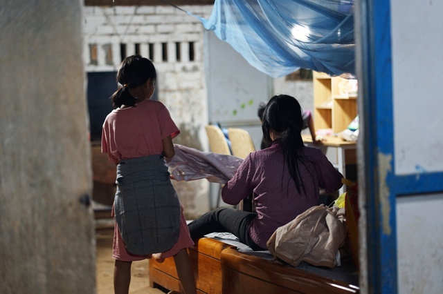 Vụ b&eacute; 16 tuổi nu&ocirc;i 3 em được ủng hộ 4,5 tỷ đồng: Người mẹ l&ecirc;n tiếng về chuyện trở về - Ảnh 2.