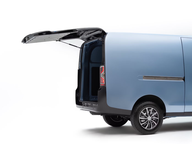 Xe điện lạ bất ngờ xuất hiện trong nh&agrave; m&aacute;y &ocirc; t&ocirc; ở Huế của h&atilde;ng Việt: Đi bao xa, gi&aacute; thế n&agrave;o? - Ảnh 3.