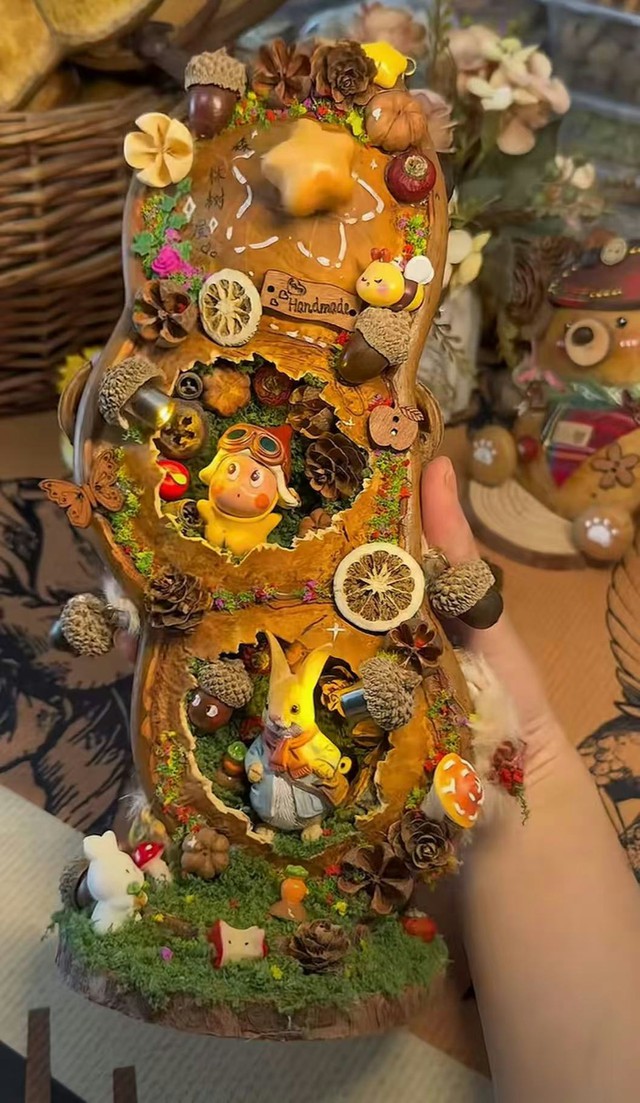 Cô gái thản nhiên quấn "con rắn" khổng lồ quanh người lên máy bay, hành khách xôn xao khi biết đó là gì - Ảnh 5.