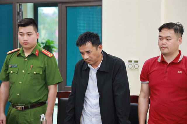 Thi hành lệnh bắt tạm giam, khám xét nơi ở của nguyên chỉ huy trưởng công trình Vũ Quang - Ảnh 1.