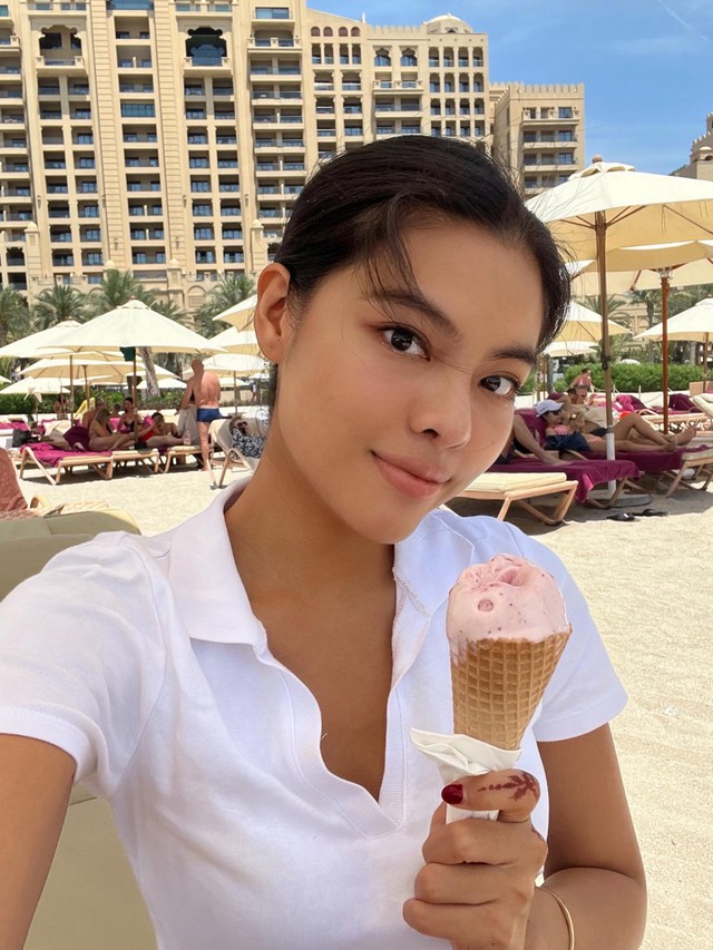 Khách Việt chia sẻ hình ảnh khách sạn 5 sao ở Dubai trước khi bị trúng tên lửa - Ảnh 1.