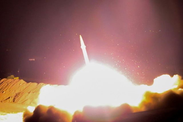 Iran tuyên bố nã trúng nơi có 200 sĩ quan Mỹ, B-52 tham chiến - Xuất hiện tin về "kế hoạch Thiên Nga Đen của Putin" - Ảnh 1.