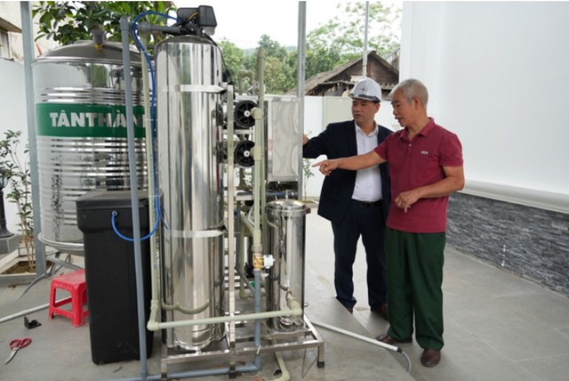 Bỏ tiền lắp thứ n&agrave;y trong vườn nh&agrave;, người đ&agrave;n &ocirc;ng L&agrave;o Cai giảm 90% h&oacute;a đơn điện - Ảnh 2.