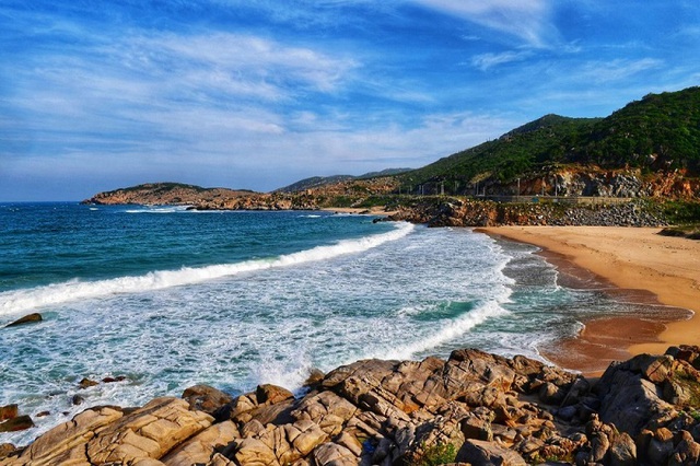 Bãi biển ở địa phương miền Trung đang nổi được du khách khen ngợi: