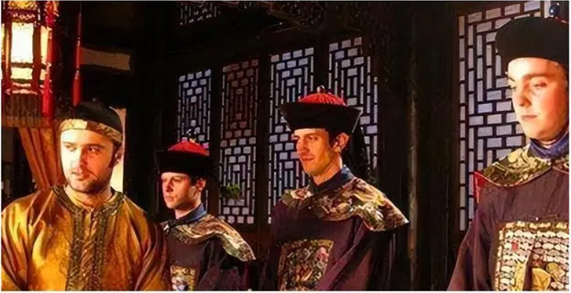 Khang Hy lần đầu dùng sôcôla và đọc hướng dẫn hơn 900 chữ rồi nói 3 từ khiến quần thần run sợ giữa triều - Ảnh 2.