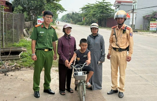 Lá thư viết tay đầy nước mắt gửi tới lực lượng CSGT - Ảnh 1.