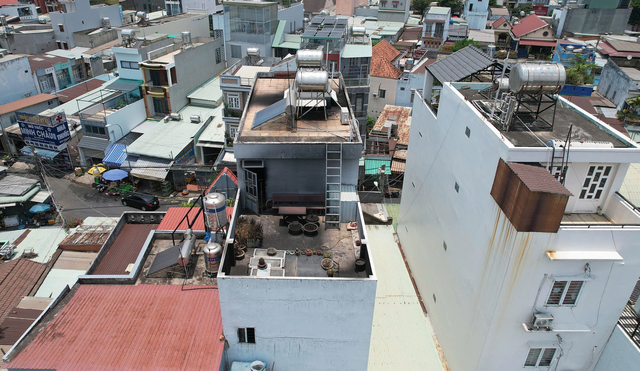 Vụ cháy nhà trọ khiến 2 người chết ở TP.HCM: Khoảnh khắc sinh tử thả bé gái từ tầng cao xuống dưới - Ảnh 3.