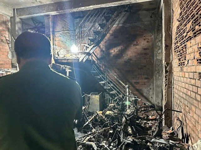 Vụ cháy nhà trọ khiến 2 người chết ở TP.HCM: Khoảnh khắc sinh tử thả bé gái từ tầng cao xuống dưới - Ảnh 2.