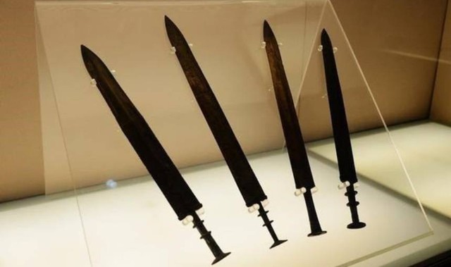 Tần Thủy Hoàng có liên quan tới người ngoài hành tinh? Manh mối nằm ở kỹ thuật vượt xa thời đại này - Ảnh 3.