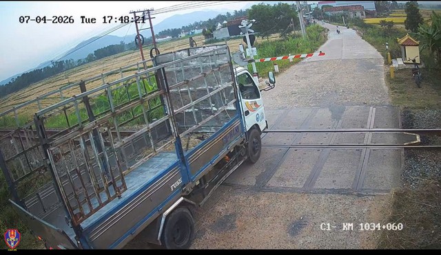 35 CSGT b&iacute; mật ghi h&igrave;nh, ph&aacute;t hiện h&agrave;ng loạt trường hợp vi phạm - Ảnh 1.