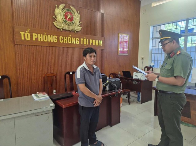 Thi h&agrave;nh lệnh kh&aacute;m x&eacute;t, bắt giam Gi&aacute;m đốc Nguyễn Minh Tiến SN 1989 - Ảnh 1.