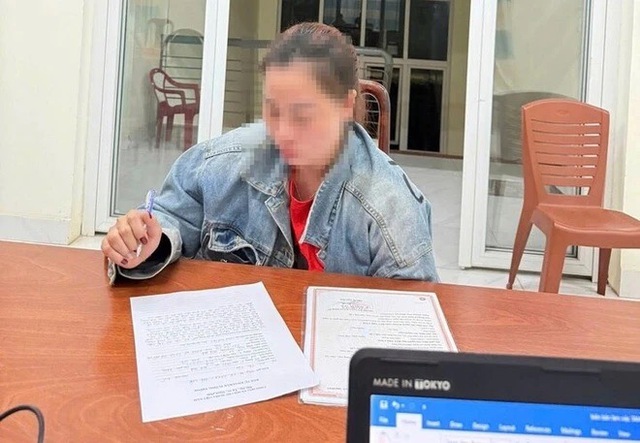 Vụ clip b&eacute; 8 th&aacute;ng tuổi bị mẹ bạo h&agrave;nh b&oacute;p chặt miệng: Để tr&ecirc;u tức "chồng hờ" - Ảnh 2.