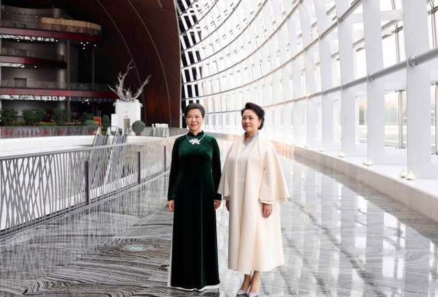 Công trình phu nhân TBT Tô Lâm vừa thăm: Bao quanh bởi hồ nhân tạo, có lối vào qua hành lang ngầm - Ảnh 1.