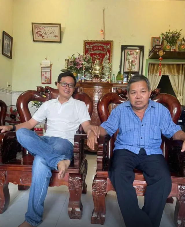 Bố vợ mếu m&aacute;o &ocirc;m con rể nằm tr&ecirc;n giường bệnh: C&acirc;u chuyện đau l&ograve;ng ph&iacute;a sau  - Ảnh 2.