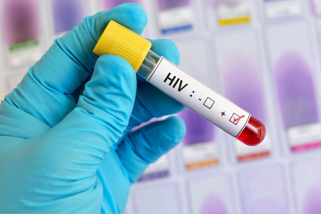 Vụ hàng trăm trẻ em nhiễm HIV và nghi vấn gây sốc trong bệnh viện công: Thứ này có bị dùng lại? - Ảnh 1.