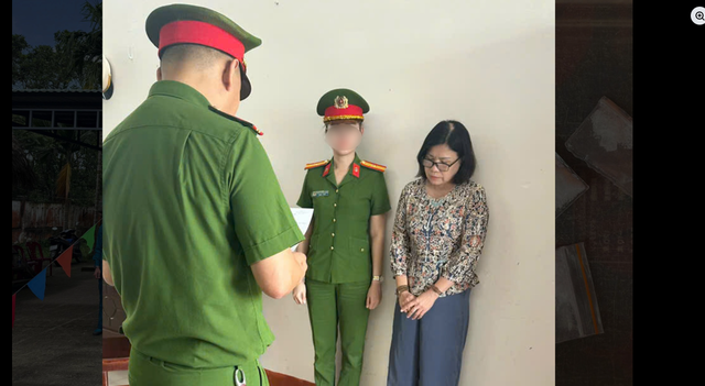 Thi h&agrave;nh lệnh bắt tạm giam Nguyễn Thị Thu Hương SN 1969 - Ảnh 1.