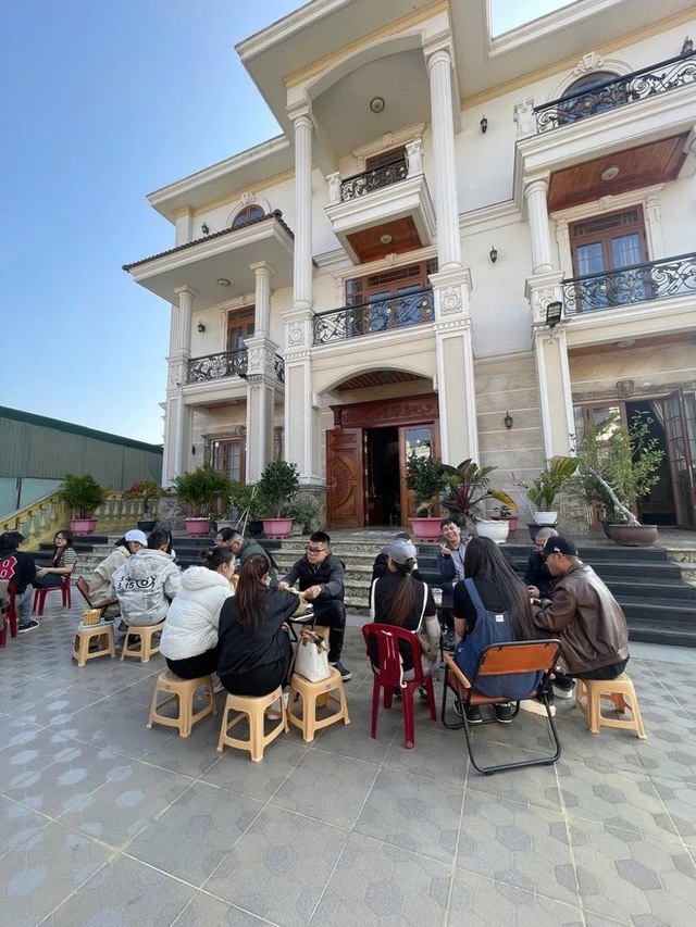 Danh t&iacute;nh chủ qu&aacute;n b&aacute;n b&aacute;nh m&igrave; trong biệt thự 700m2 ở Đ&agrave; Lạt, ngỡ ng&agrave;ng l&yacute; do tạm đ&oacute;ng cửa sau 2 tuần - Ảnh 2.