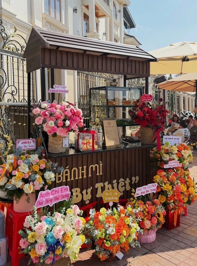 Danh t&iacute;nh chủ qu&aacute;n b&aacute;n b&aacute;nh m&igrave; trong biệt thự 700m2 ở Đ&agrave; Lạt, ngỡ ng&agrave;ng l&yacute; do tạm đ&oacute;ng cửa sau 2 tuần - Ảnh 1.