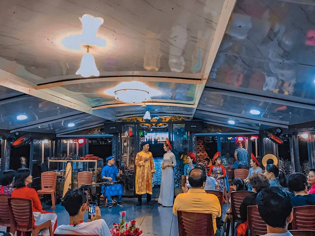 Cảnh tượng trên sông Hương lúc chiều tối khiến nhiều người thốt lên: Không tin vào mắt mình! - Ảnh 5.