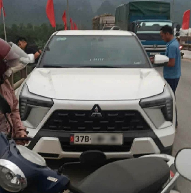 Danh t&iacute;nh c&ocirc; g&aacute;i để lại &ocirc; t&ocirc; tr&ecirc;n cầu ở Nghệ An rồi mất t&iacute;ch - Ảnh 2.