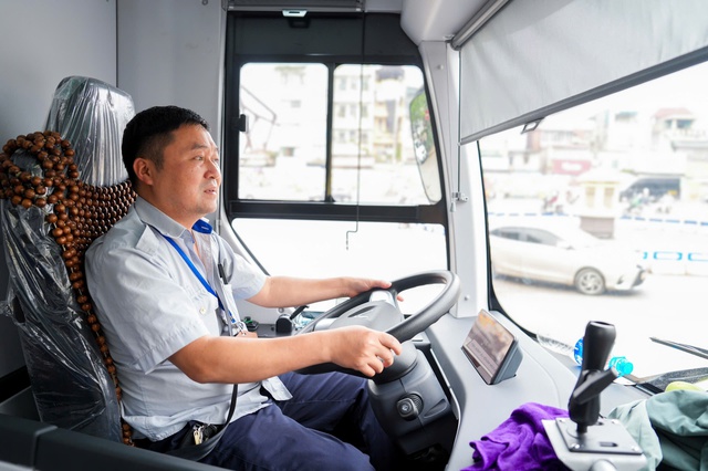 Th&ecirc;m nhiều xe bu&yacute;t điện lăn b&aacute;nh tr&ecirc;n đường phố H&agrave; Nội, gồm những tuyến n&agrave;o? - Ảnh 6.