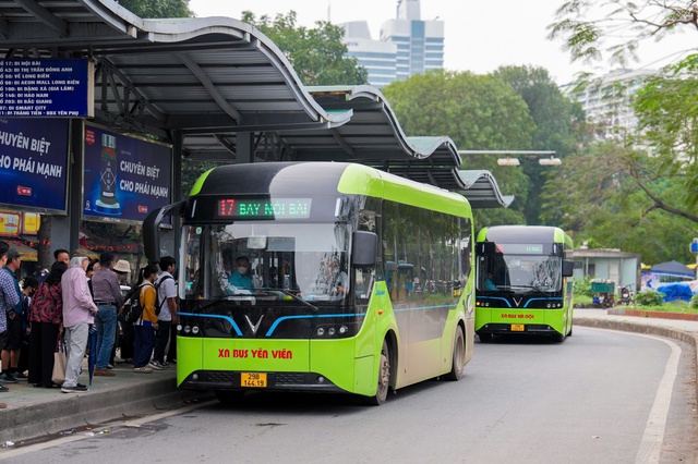 Th&ecirc;m nhiều xe bu&yacute;t điện lăn b&aacute;nh tr&ecirc;n đường phố H&agrave; Nội, gồm những tuyến n&agrave;o? - Ảnh 3.