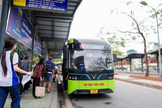 Th&ecirc;m nhiều xe bu&yacute;t điện lăn b&aacute;nh tr&ecirc;n đường phố H&agrave; Nội, gồm những tuyến n&agrave;o? - Ảnh 5.