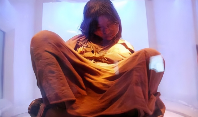 Cô bé 13 tuổi bị đóng băng hơn 500 năm, khi được phát hiện vẫn như đang ngủ: Bác sĩ nói cô bé rất nguy hiểm - Ảnh 3.