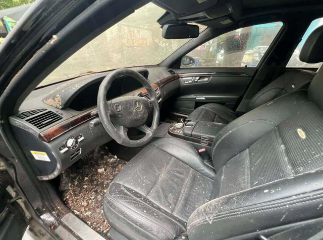 Xe sang Mercedes bị “bỏ quên” 10 năm trên vỉa hè Hà Nội: Công an thông tin bất ngờ - Ảnh 2.