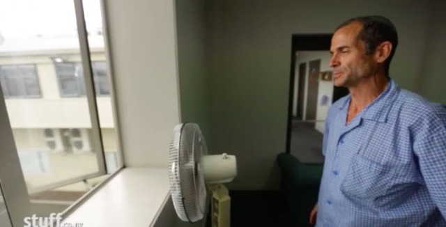 Kiểu bật quạt tưởng 