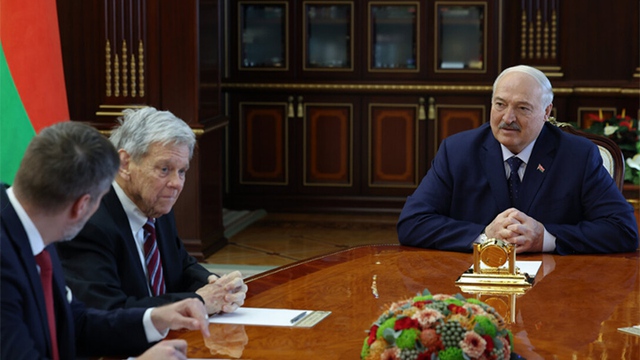 Phái đoàn Mỹ xuất hiện tại Belarus: 3 giờ đàm phán, 7 phút công khai và "thỏa thuận bí mật" đe dọa Kremlin - Ảnh 2.