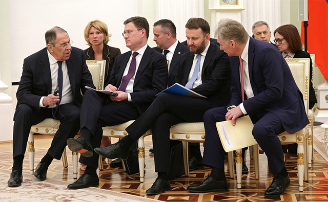 Nhân vật đặc biệt vừa tới gặp ông Putin: Kremlin huy động cả lãnh đạo tình báo, cử chỉ của ông Lavrov hé lộ bí ẩn - Ảnh 2.