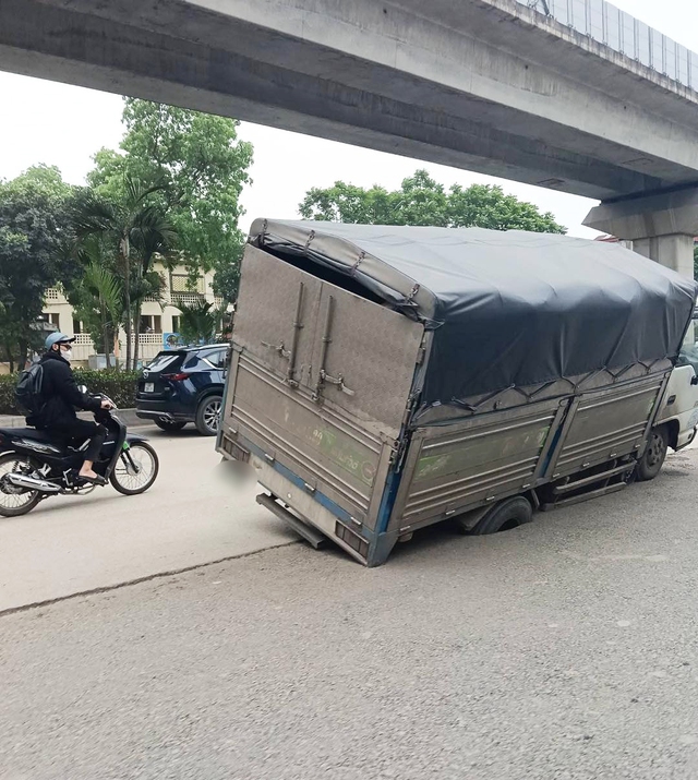 &Ocirc; t&ocirc; sụt b&aacute;nh tr&ecirc;n đường Khuất Duy Tiến (H&agrave; Nội): Đ&atilde; r&otilde; nguy&ecirc;n nh&acirc;n - Ảnh 2.