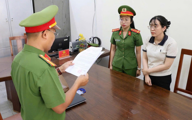 Thi hành lệnh bắt tạm giam Võ Thị Ngọc Lan 41 tuổi - Ảnh 1.