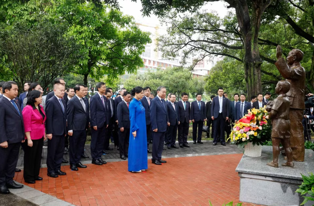 Ngôi trường Tổng Bí thư, Chủ tịch nước Tô Lâm cùng Phu nhân vừa thăm: Nhiều nhân vật nổi tiếng từng học - Ảnh 1.