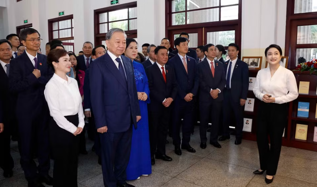 Ngôi trường Tổng Bí thư, Chủ tịch nước Tô Lâm cùng Phu nhân vừa thăm: Nhiều nhân vật nổi tiếng từng học - Ảnh 2.